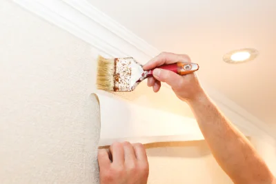 Pose de papier peint à Pers-en-Gâtinais — revêtements muraux et toiles de verre